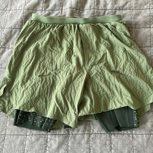 Lululemon Surge Short 6” Special Edition Green Twill/Rainforest Green